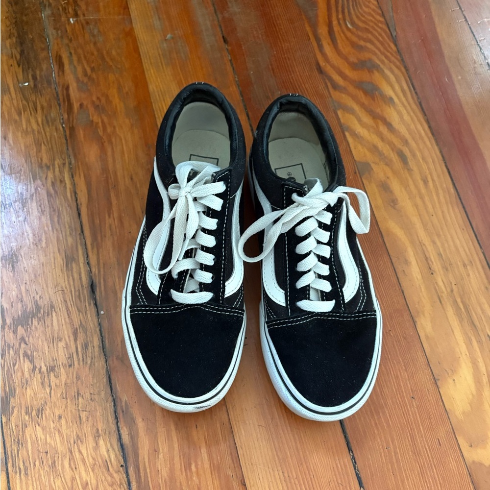 Vans Black and White Sneakers Classic - women’s 6 men’s 4.5